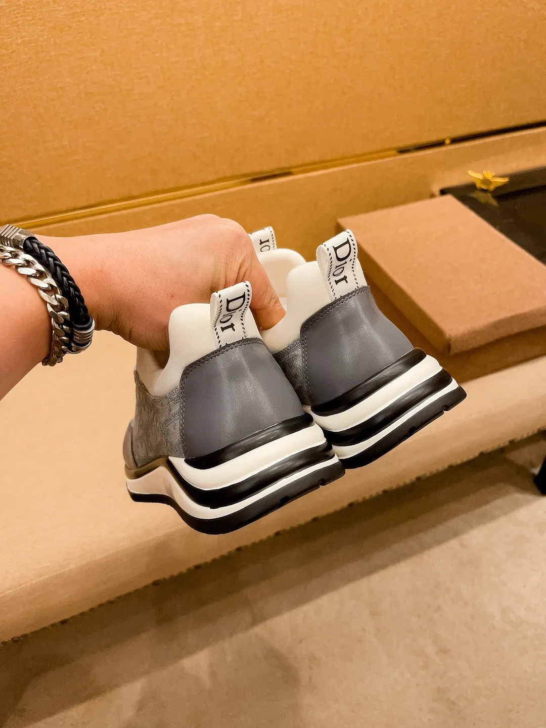 Men's shoes💰 400💰🔥 [Dior] High-end men's shoes brand official website 1:1 latest masterpiece: the upper is made of Italian imported first-layer cowhide with a comfortable and breathable lining ➕original non-slip and wear-resistant outsole🔥, making walking more convenient and comfortable! An exclusive new model, a stunning work, a beautiful 1:1 replica [color] compared to the official quality! Create a fashionable personality to set off your uniqueness! A must-have for trendy men! Classic 🔥Size: 38-44 Color: 🔥 2⃣️colors available🔥